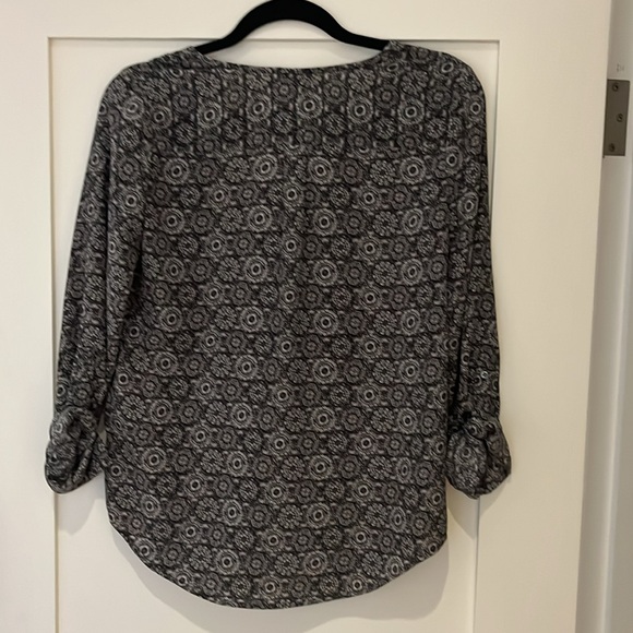 Joie Paisley, silky, button-down shirt in pristine condition - Picture 4 of 4